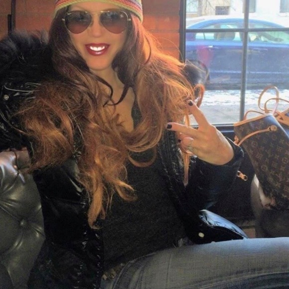 Meet your Posher, Andrea (Andy) - Picture 2 of 8